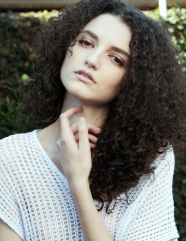 JULIA CARNELOSSI JULIA CARNELOSSI