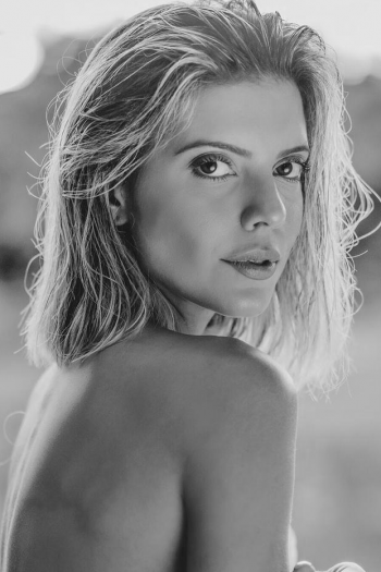 MARIANA MENOTTI MARIANA MENOTTI