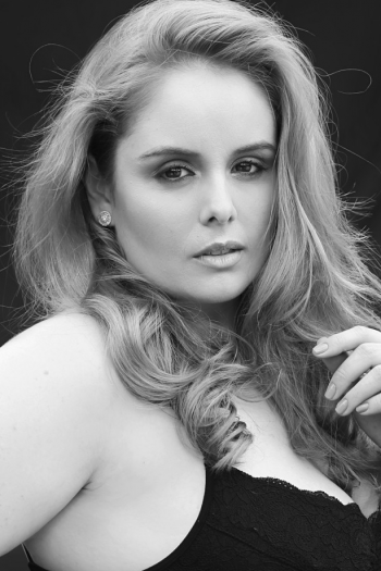 NÁDIA MARTINS NÁDIA MARTINS